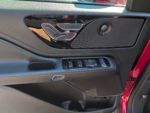 Used 2025 Lincoln Aviator AWD w/ Equipment Group 101A image 18