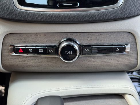 Used 2025 Volvo XC90 B6 Plus AWD/4WD image 30