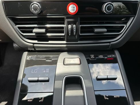 Used 2026 Porsche Macan AWD/4WD image 37