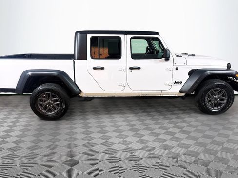 Used 2025 Jeep Gladiator Sport AWD/4WD image 8