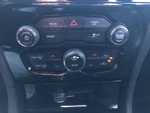 Used 2020 Chrysler 300 S image 24