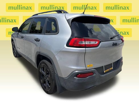 Used 2017 Jeep Cherokee Sport FWD image 8