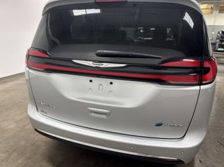 Used 2024 Chrysler Pacifica Select video 4