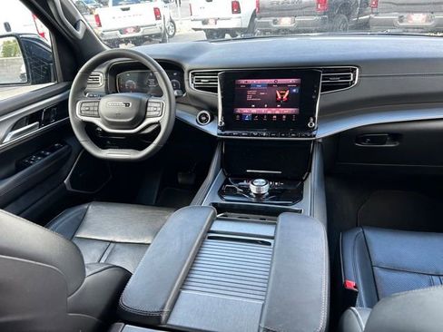 Used 2025 Jeep Wagoneer L 4WD image 19