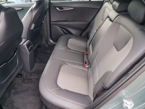 Certified 2025 Kia Niro EX FWD image 17