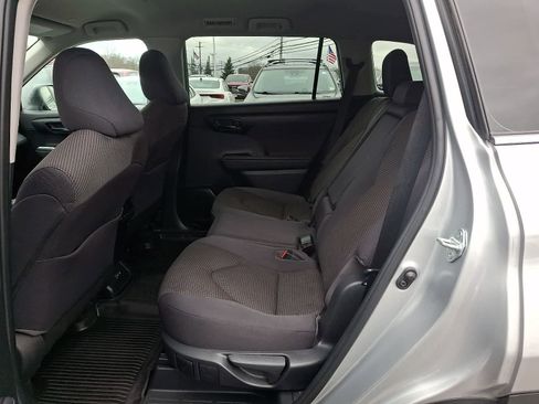 Used 2023 Toyota Highlander LE image 12