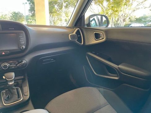 Certified 2025 Kia Soul LX w/ LX Technology Package FWD image 24