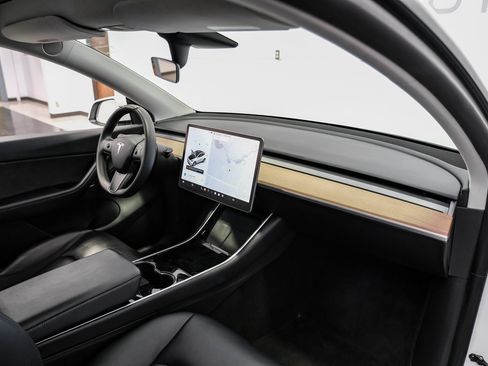 Used 2021 Tesla Model Y Long Range image 14