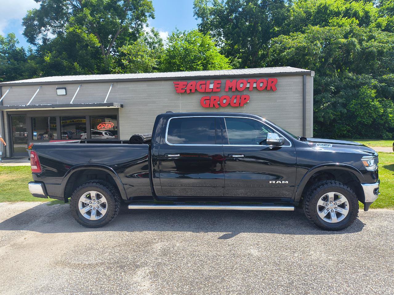 Used 2021 RAM 1500 Laramie AWD/4WD image 1