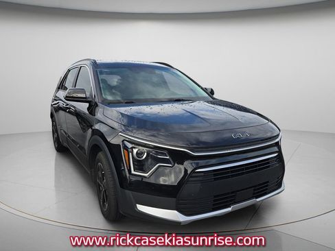 Used 2024 Kia Niro EX FWD image 4
