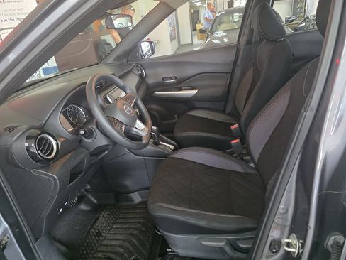 Used 2020 Nissan Kicks SV FWD image 28