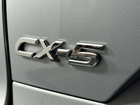 Used 2018 MAZDA CX-5 Touring image 8