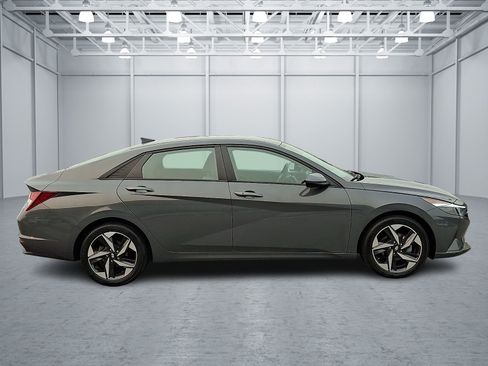 Certified 2023 Hyundai Elantra SEL w/ Convenience Package FWD image 7