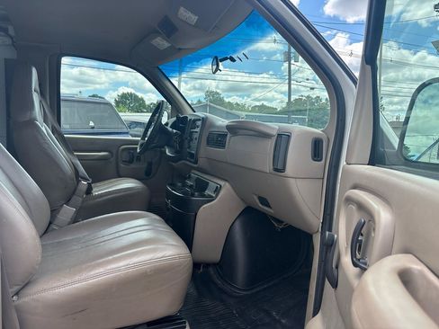 Used 2002 Chevrolet Express 2500 RWD image 13