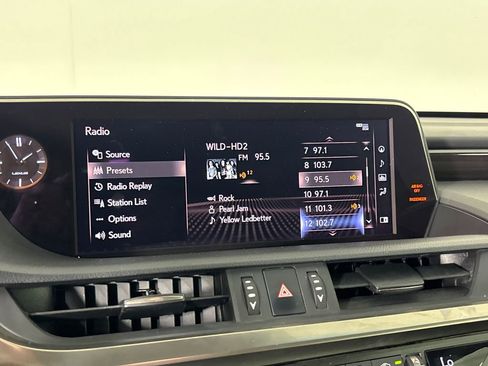 Used 2019 Lexus ES 350 Luxury w/ Accessory Package 2 image 19