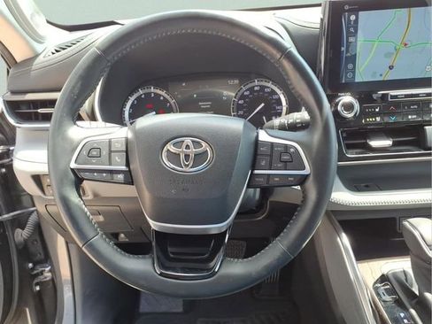 Used 2022 Toyota Highlander Limited AWD/4WD image 15
