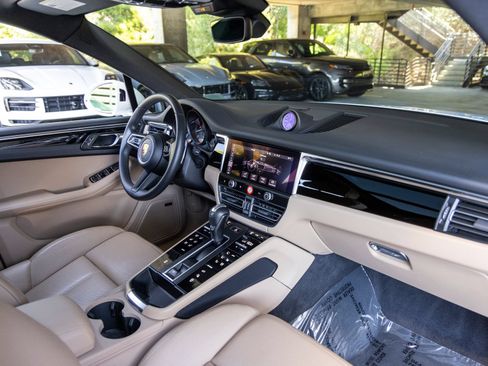 Certified 2026 Porsche Macan AWD/4WD image 61