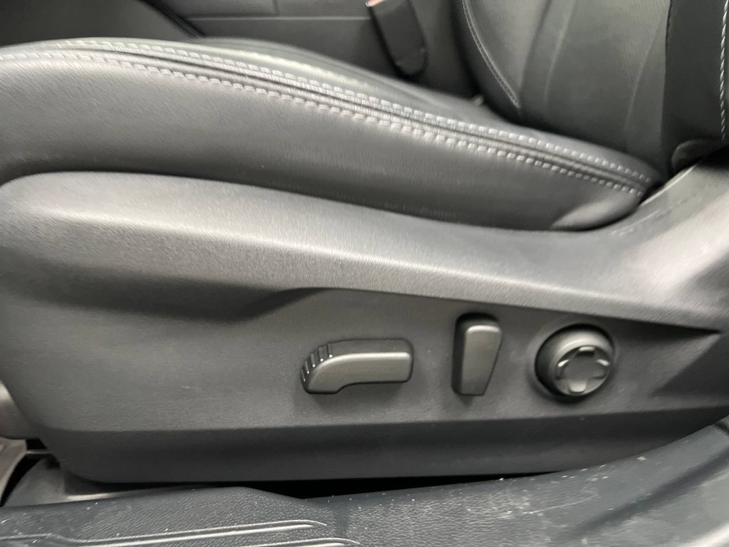 Used 2025 Subaru Outback Touring XT AWD/4WD image 13