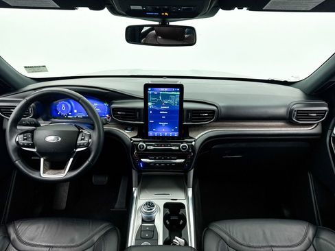 Used 2023 Ford Explorer Platinum w/ Technology Package image 23