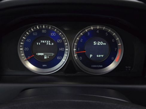 Used 2013 Volvo XC60 T6 R-Design Platinum image 32