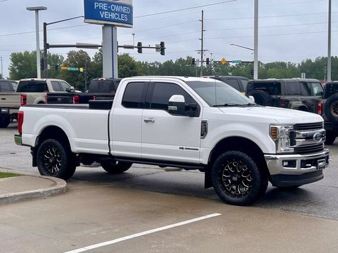 Used 2019 Ford F250 XLT w/ XLT Premium Package AWD/4WD image 7