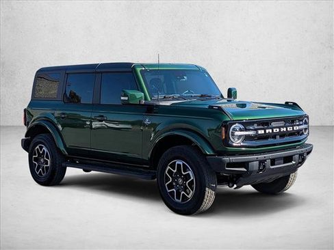 Used 2024 Ford Bronco Outer Banks image 3