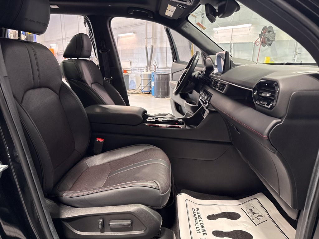 Used 2025 Honda Pilot Black Edition image 33