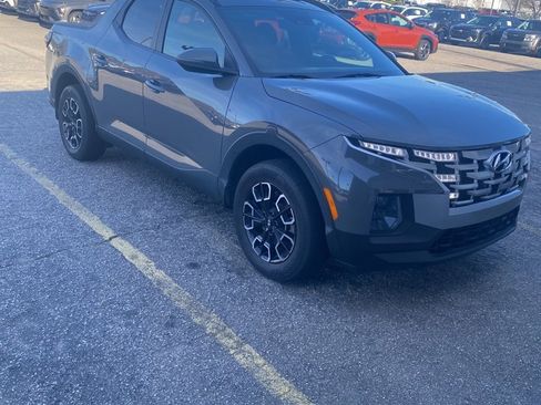 Used 2022 Hyundai Santa Cruz SEL Premium image 2