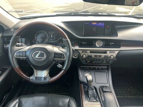 Used 2017 Lexus ES 350 w/ Luxury Package image 10