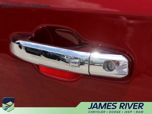 Used 2023 Chevrolet Silverado 1500 High Country w/ Technology Package AWD/4WD image 19