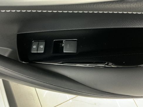 Used 2022 Toyota Corolla SE FWD image 38