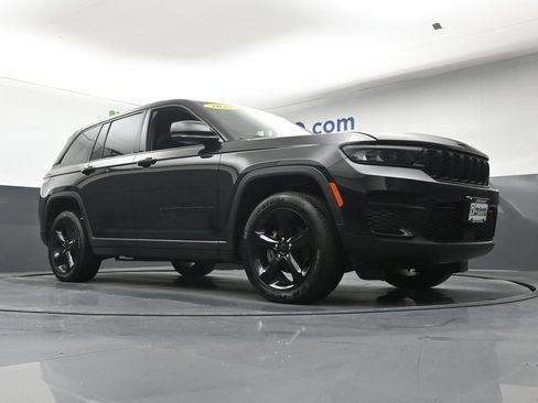 Used 2023 Jeep Grand Cherokee Altitude AWD/4WD image 27