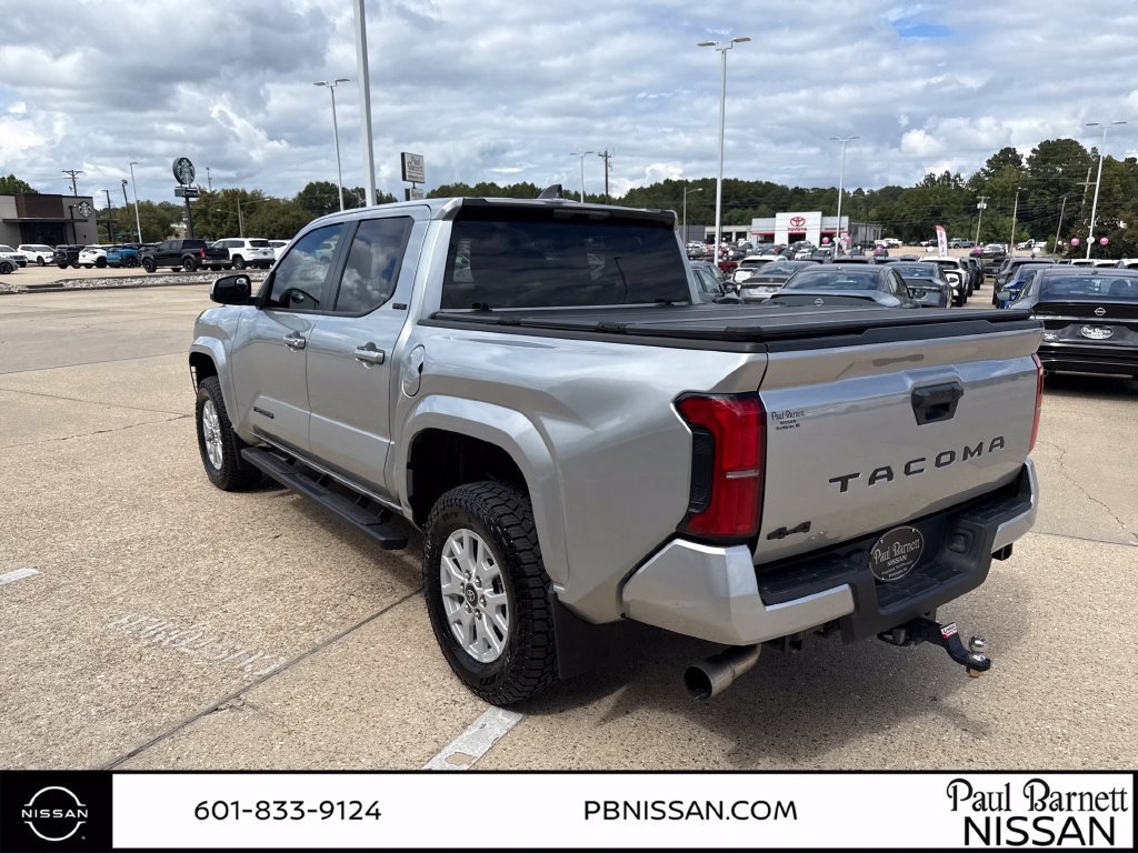 Used 2024 Toyota Tacoma SR5 AWD/4WD image 10