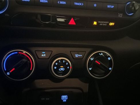 Used 2021 Hyundai Venue SE FWD image 18