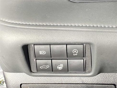 Used 2023 Toyota Highlander Limited image 16