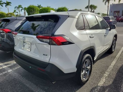Used 2022 Toyota RAV4 XLE w/ Convenience Package FWD image 3