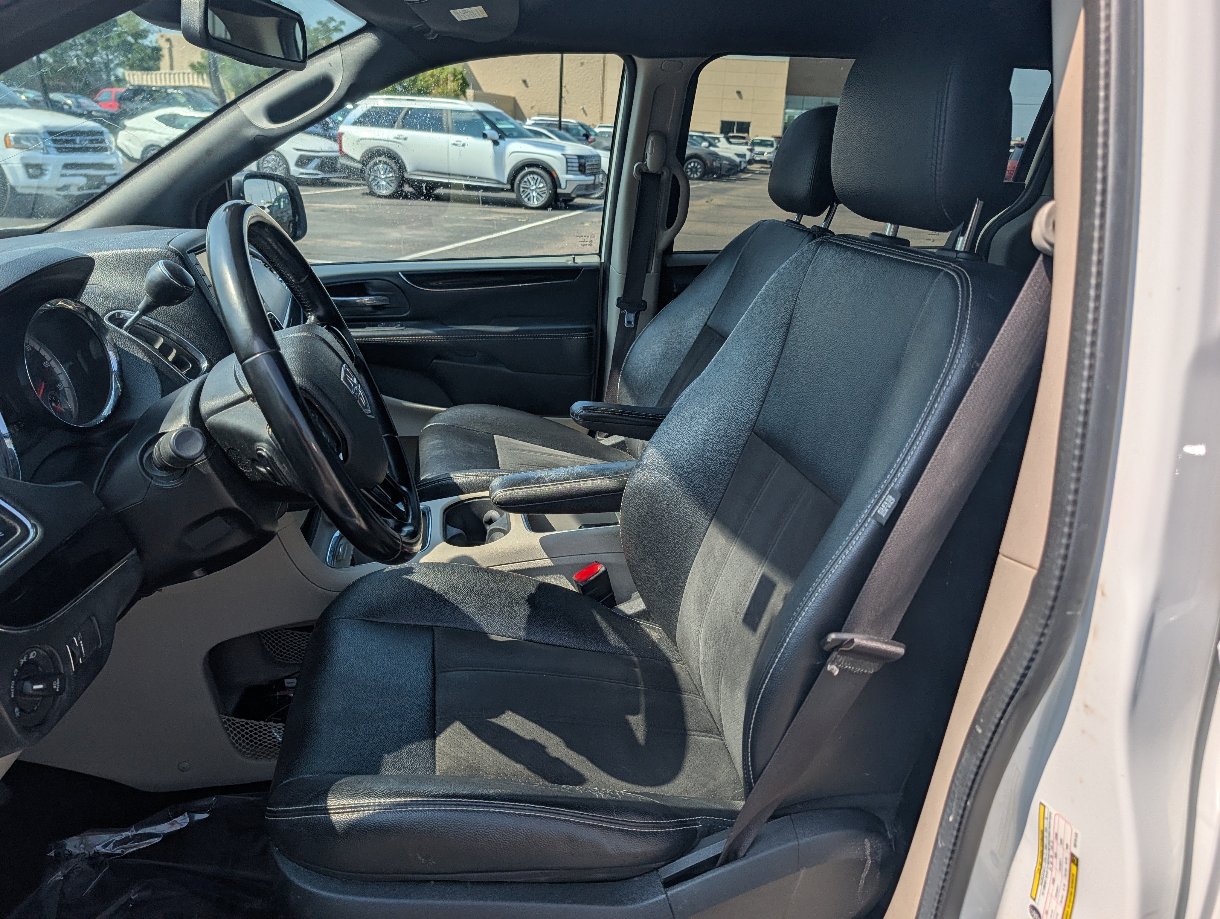 Used 2019 Dodge Grand Caravan SXT FWD image 10