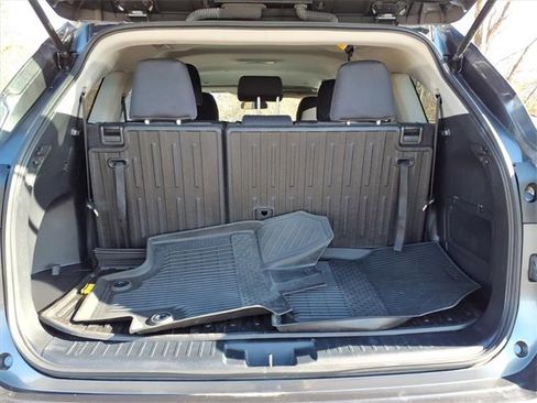 Certified 2023 Toyota Highlander L image 8