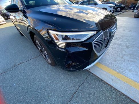 Used 2022 Audi e-tron Premium Plus image 24