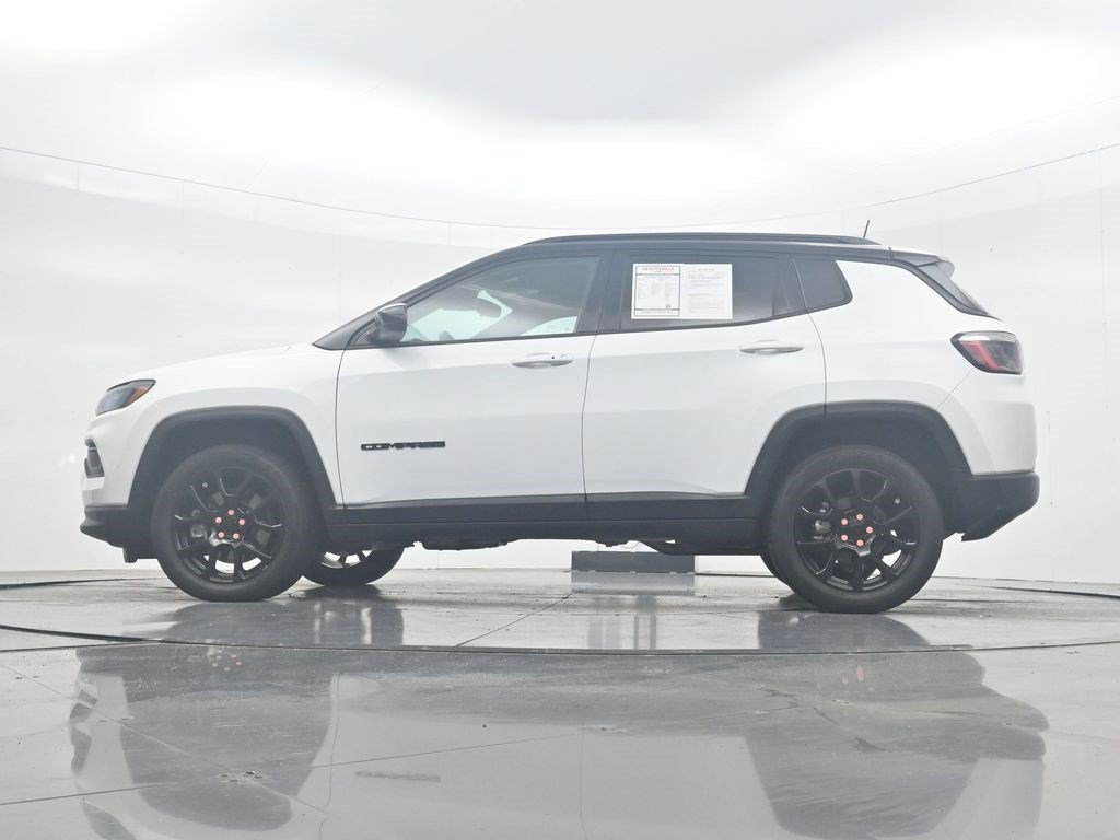 Used 2023 Jeep Compass Latitude AWD/4WD image 32