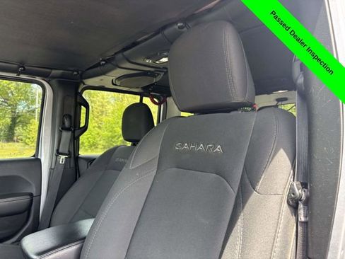 Used 2018 Jeep Wrangler Unlimited Sahara w/ Dual Top Group AWD/4WD image 8