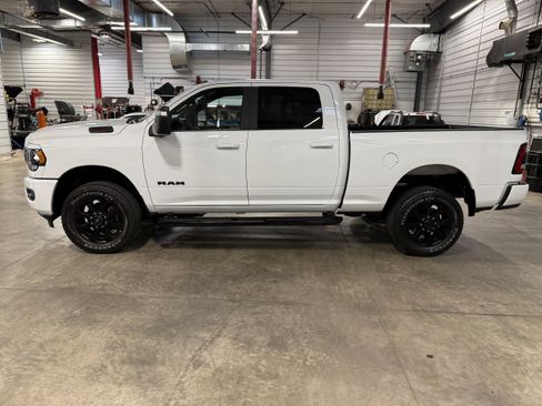Certified 2024 RAM 2500 Big Horn w/ Night Edition AWD/4WD image 33