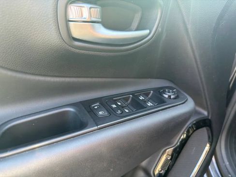 Used 2020 Jeep Renegade Altitude AWD/4WD image 12