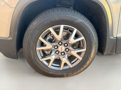 Used 2023 GMC Acadia SLT image 33