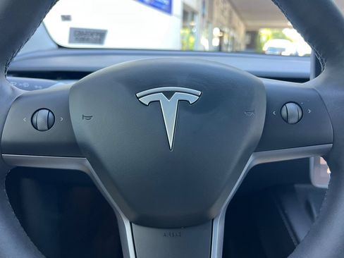 Used 2023 Tesla Model Y Performance AWD/4WD image 15