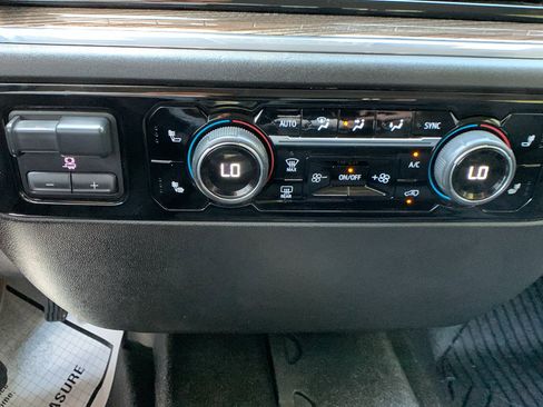 Used 2024 Chevrolet Silverado 2500 LT AWD/4WD image 18
