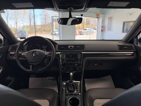 Used 2018 Volkswagen Passat 3.6 image 22