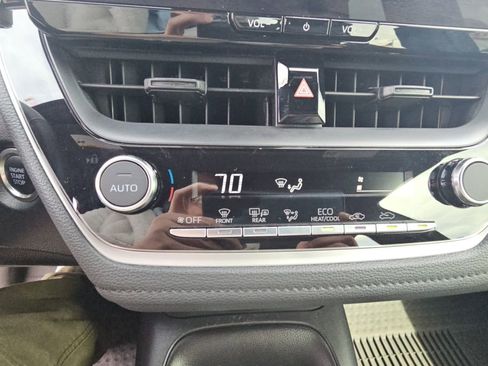 Certified 2025 Toyota Corolla SE FWD image 17