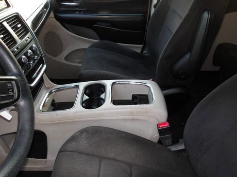 Used 2012 Dodge Grand Caravan SXT FWD image 22