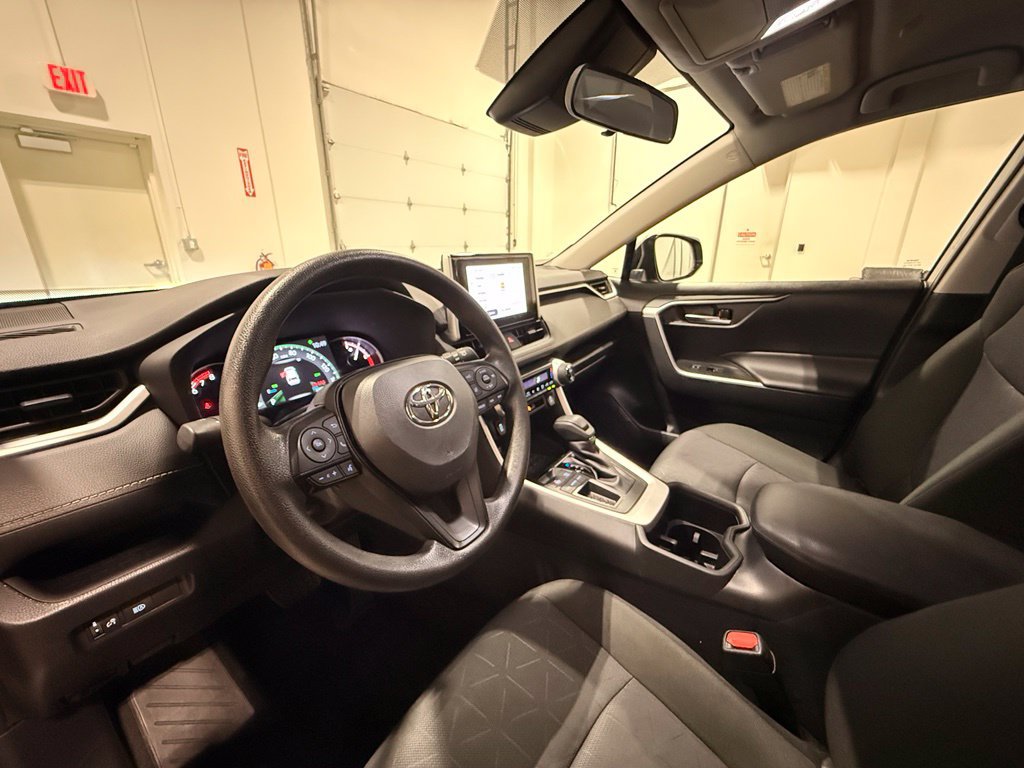 Used 2025 Toyota RAV4 XLE FWD image 17